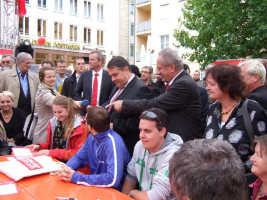 Maly, Gabriel und Ude beim DGB-Tisch