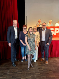 Von links nach rechts: German Hacker, Eva Erhardt-Odörfer, Claudia Belzer, Astrid Kaiser, Florian Janik (Im Hintergrund: Norbert Lamm und Claudia Engelhardt)
